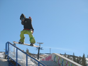 Snowboard rail slide